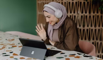 Image of an office volunteer