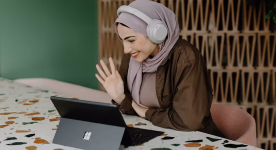 Image of an office volunteer